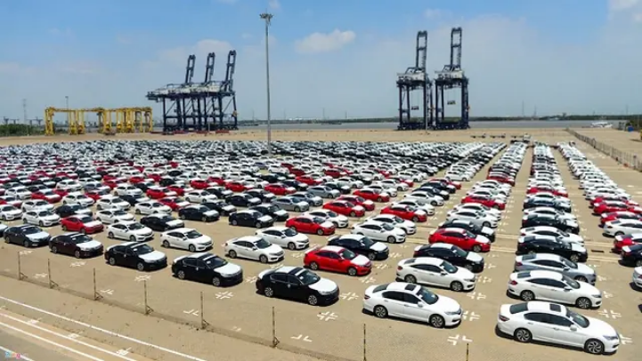 Xe ô tô nhập khẩu Việt Nam tăng 17% trong 9 tháng